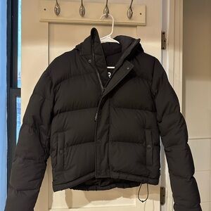 Aritzia the SuperPuff shorty in black, size 2XS